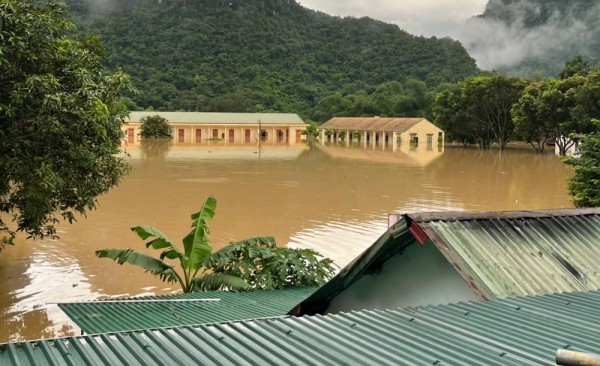 Nghệ An: Lũ ồ ạt đổ về, gần mức kỷ lục 5.000 năm xảy ra 1 lần