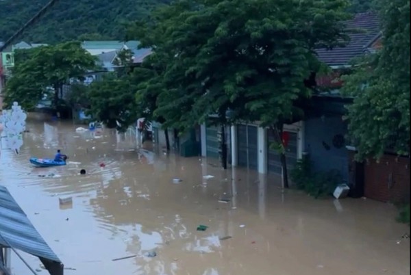 Nghệ An: Lũ ồ ạt đổ về, gần mức kỷ lục 5.000 năm xảy ra 1 lần