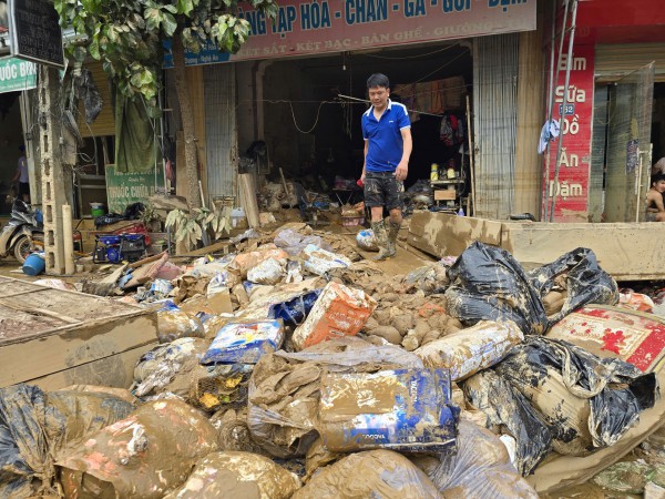 Nghệ An thiệt hại 3.450 tỉ đồng do lũ Nghệ An thiệt hại 3.450 tỉ đồng do lũ