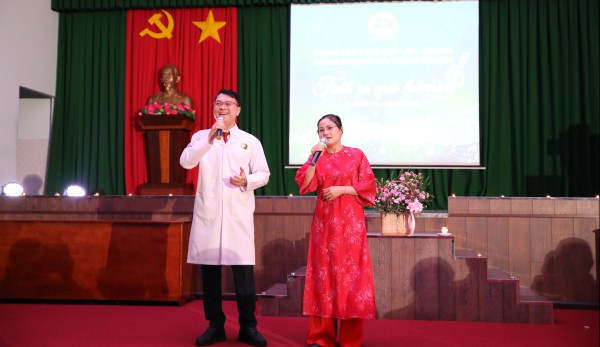 Nghe bác sĩ hát giữa bệnh viện, bệnh nhân tai biến nói ‘Tôi thấy ấm lòng!' Nghe bác sĩ hát giữa bệnh viện, bệnh nhân tai biến nói ‘Tôi thấy ấm lòng!'