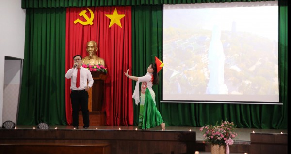 Nghe bác sĩ hát giữa bệnh viện, bệnh nhân tai biến nói ‘Tôi thấy ấm lòng!' Nghe bác sĩ hát giữa bệnh viện, bệnh nhân tai biến nói ‘Tôi thấy ấm lòng!'