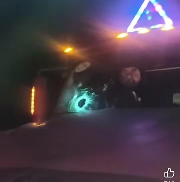 Nghi bị ném đá, hàng loạt xe tải vỡ kính trên cao tốc qua Quảng Trị