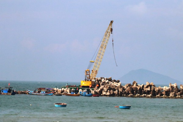 Nghi đổ chất thải xuống biển khi thi công kè: Sở NN-MT Đà Nẵng lên tiếng