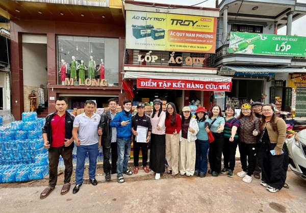 Nghĩa tình Quảng Trị vào rốn lũ Phú Yên, 'người gửi vài trăm nghìn'