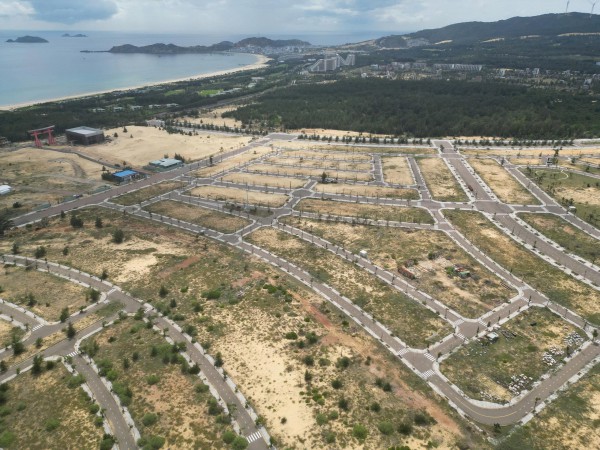 Ngổn ngang dự án khu đô thị 23.000 tỉ trên cát trắng mênh mông Ngổn ngang dự án khu đô thị 23.000 tỉ trên cát trắng mênh mông