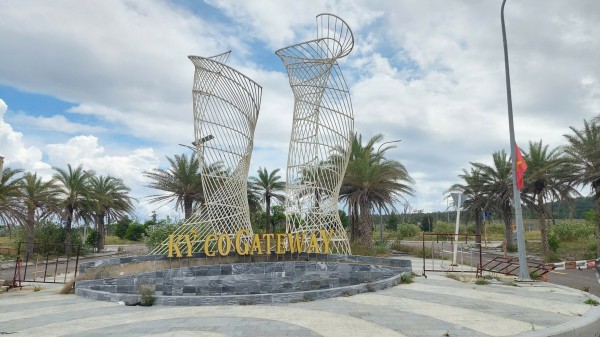 Ngổn ngang dự án khu đô thị 23.000 tỉ trên cát trắng mênh mông Ngổn ngang dự án khu đô thị 23.000 tỉ trên cát trắng mênh mông