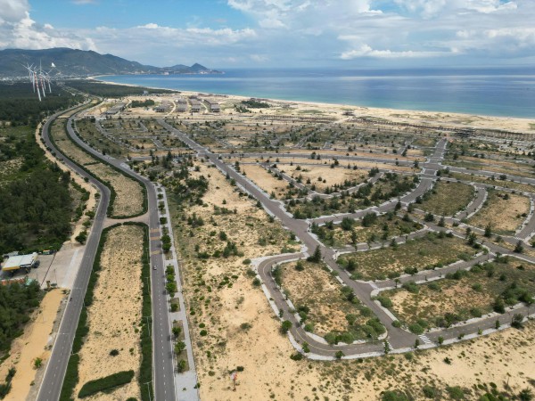 Ngổn ngang dự án khu đô thị 23.000 tỉ trên cát trắng mênh mông Ngổn ngang dự án khu đô thị 23.000 tỉ trên cát trắng mênh mông