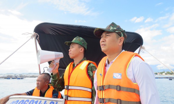 Ngư dân Khánh Hòa chạy đua phòng chống bão số 13 Kalmaegi Ngư dân Khánh Hòa chạy đua phòng chống bão số 13 Kalmaegi