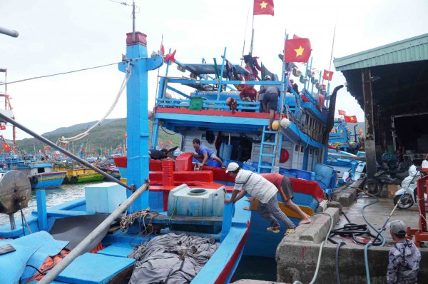 Ngư dân nỗ lực vượt khó