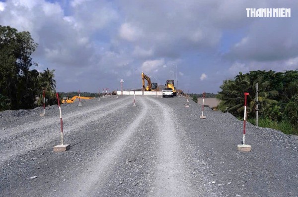 Ngừng lưu thông qua cầu Đại Ngãi 2 để tiếp tục thi công Ngừng lưu thông qua cầu Đại Ngãi 2 để tiếp tục thi công