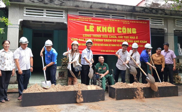 Người có công ở TP.HCM đi về nguồn bằng máy bay, phòng nghỉ 2 triệu đồng/ngày Người có công ở TP.HCM đi về nguồn bằng máy bay, phòng nghỉ 2 triệu đồng/ngày