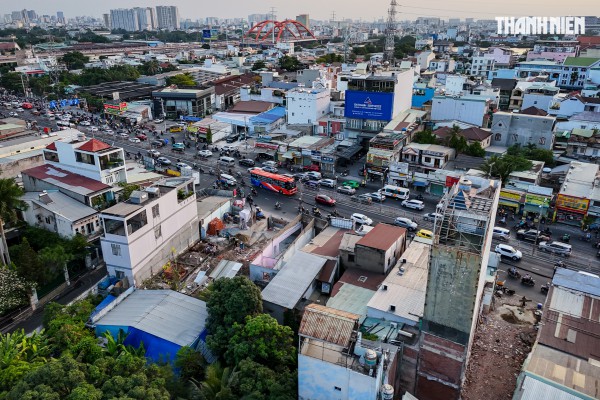 Người dân TP.HCM dỡ nhà, nhường đất mở rộng quốc lộ 13 Người dân TP.HCM dỡ nhà, nhường đất mở rộng quốc lộ 13