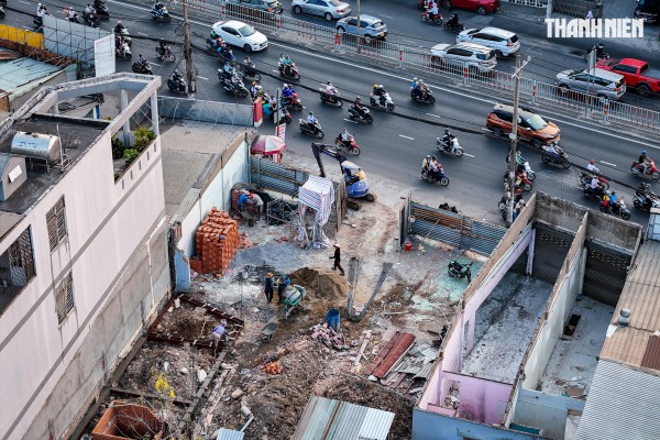 Người dân TP.HCM dỡ nhà, nhường đất mở rộng quốc lộ 13 Người dân TP.HCM dỡ nhà, nhường đất mở rộng quốc lộ 13