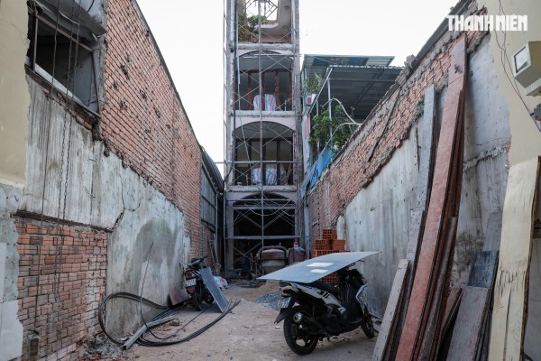 Người dân TP.HCM dỡ nhà, nhường đất mở rộng quốc lộ 13 Người dân TP.HCM dỡ nhà, nhường đất mở rộng quốc lộ 13