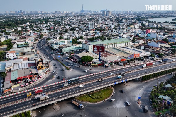 Người dân TP.HCM dỡ nhà, nhường đất mở rộng quốc lộ 13 Người dân TP.HCM dỡ nhà, nhường đất mở rộng quốc lộ 13