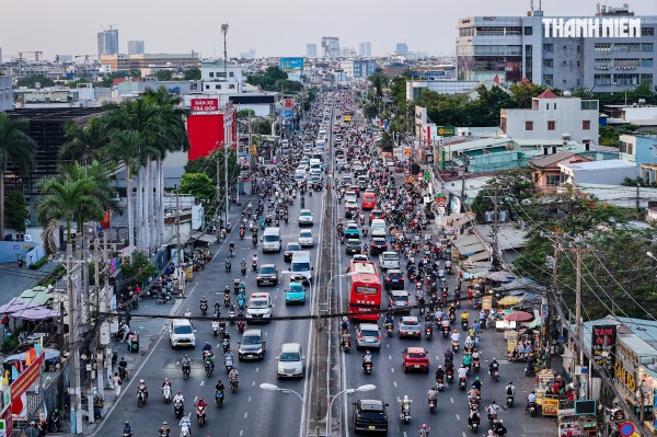 Người dân TP.HCM dỡ nhà, nhường đất mở rộng quốc lộ 13 Người dân TP.HCM dỡ nhà, nhường đất mở rộng quốc lộ 13