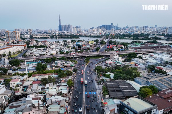 Người dân TP.HCM dỡ nhà, nhường đất mở rộng quốc lộ 13 Người dân TP.HCM dỡ nhà, nhường đất mở rộng quốc lộ 13