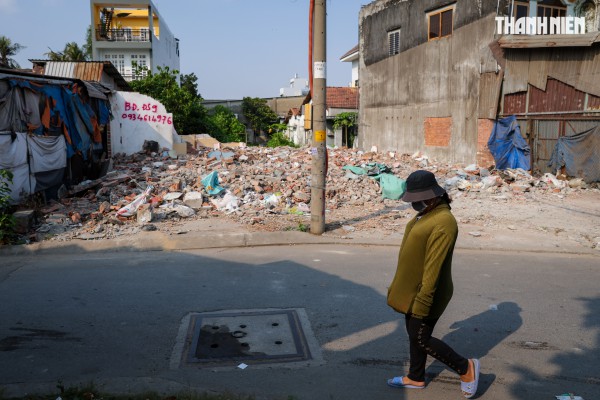 Người dân TP.HCM dỡ nhà, nhường đất mở rộng quốc lộ 13 Người dân TP.HCM dỡ nhà, nhường đất mở rộng quốc lộ 13