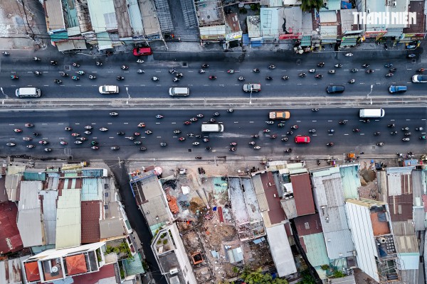 Người dân TP.HCM dỡ nhà, nhường đất mở rộng quốc lộ 13 Người dân TP.HCM dỡ nhà, nhường đất mở rộng quốc lộ 13