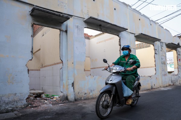 Người dân TP.HCM dỡ nhà, nhường đất mở rộng quốc lộ 13 Người dân TP.HCM dỡ nhà, nhường đất mở rộng quốc lộ 13