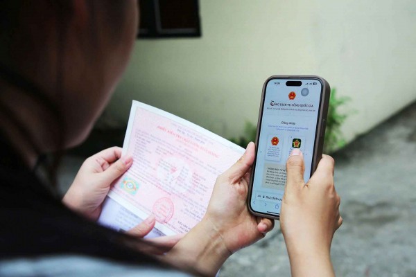 Người dân bất ngờ khi chỉ mất vài phút để đăng ký xe Người dân bất ngờ khi chỉ mất vài phút để đăng ký xe