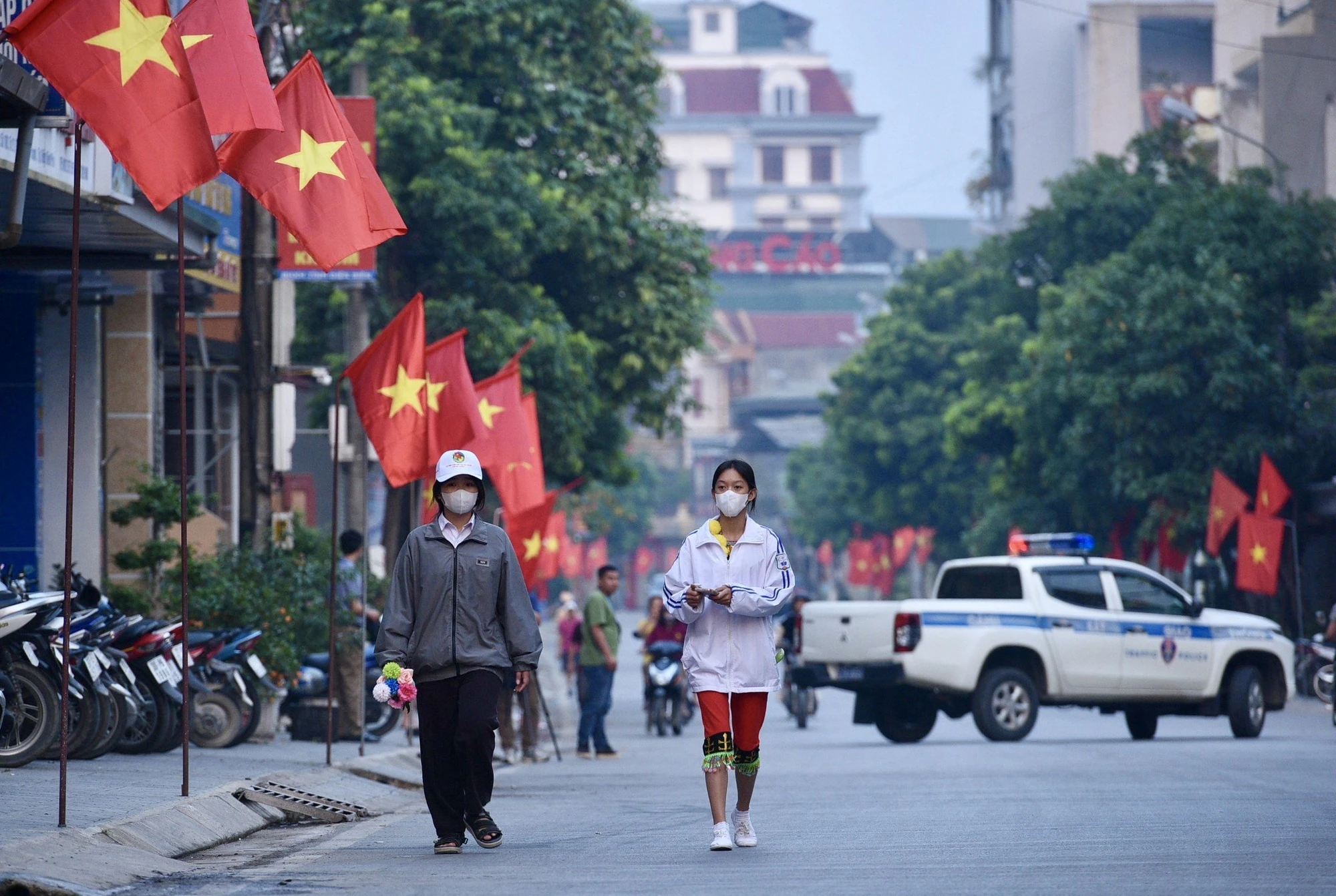 Người dân không ngủ, chờ xem lễ tổng duyệt 70 năm chiến thắng Điện Biên Phủ