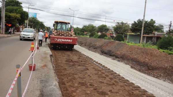 Người dân lo lắng việc sử dụng vật liệu tái chế tại chỗ, sửa quốc lộ 14 Người dân lo lắng việc sử dụng vật liệu tái chế tại chỗ, sửa quốc lộ 14