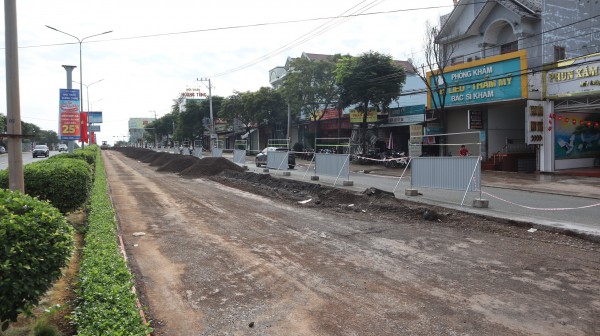 Người dân lo lắng việc sử dụng vật liệu tái chế tại chỗ, sửa quốc lộ 14 Người dân lo lắng việc sử dụng vật liệu tái chế tại chỗ, sửa quốc lộ 14