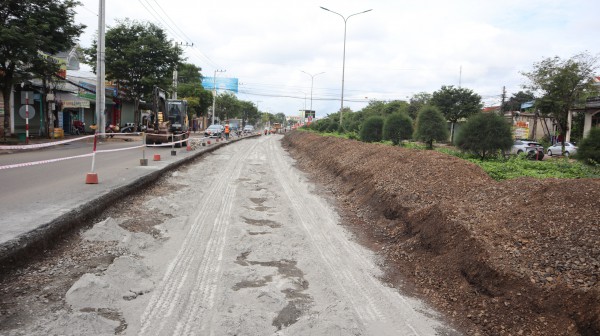 Người dân lo lắng việc sử dụng vật liệu tái chế tại chỗ, sửa quốc lộ 14 Người dân lo lắng việc sử dụng vật liệu tái chế tại chỗ, sửa quốc lộ 14