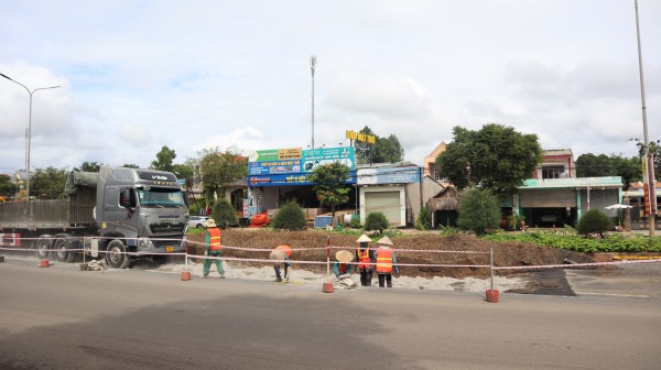 Người dân lo lắng việc sử dụng vật liệu tái chế tại chỗ, sửa quốc lộ 14 Người dân lo lắng việc sử dụng vật liệu tái chế tại chỗ, sửa quốc lộ 14
