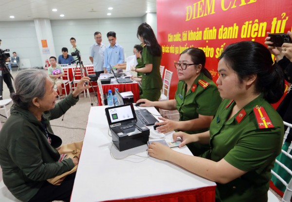 Người dân ở TP.HCM làm thẻ căn cước ở đâu? Người dân ở TP.HCM làm thẻ căn cước ở đâu?