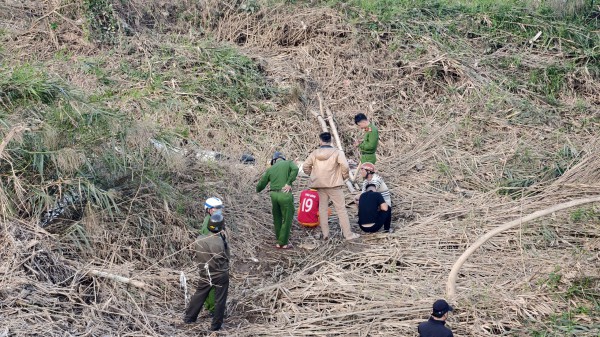 Người đàn ông tử vong trên ghe ở sông Trà Khúc Người đàn ông tử vong trên ghe ở sông Trà Khúc