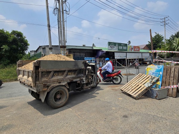 Người dân rào đường vào khu dân cư Phúc Long ở Tây Ninh