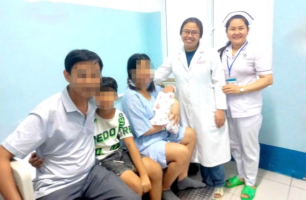 Người mẹ 'đánh cược' mạng sống để giữ con Người mẹ 'đánh cược' mạng sống để giữ con