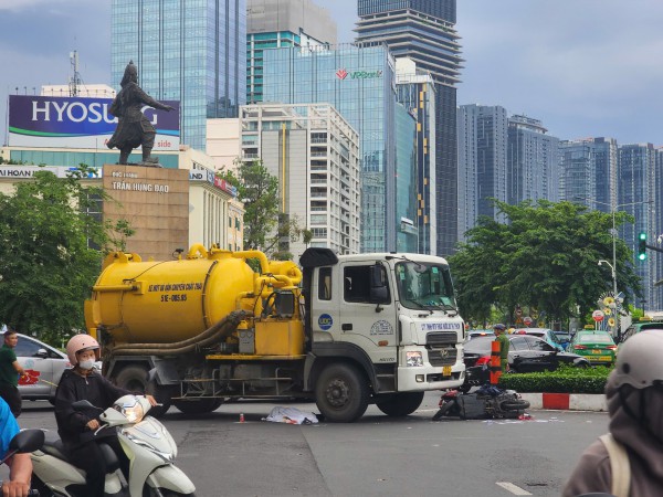 Người phụ nữ tử vong dưới bánh xe bồn ở trung tâm TP.HCM Người phụ nữ tử vong dưới bánh xe bồn ở trung tâm TP.HCM