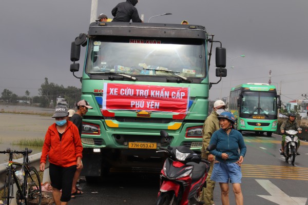 Người rốn lũ Hòa Xuân thở dài: 'Một đêm mà trắng tay hết' Người rốn lũ Hòa Xuân thở dài: 'Một đêm mà trắng tay hết'