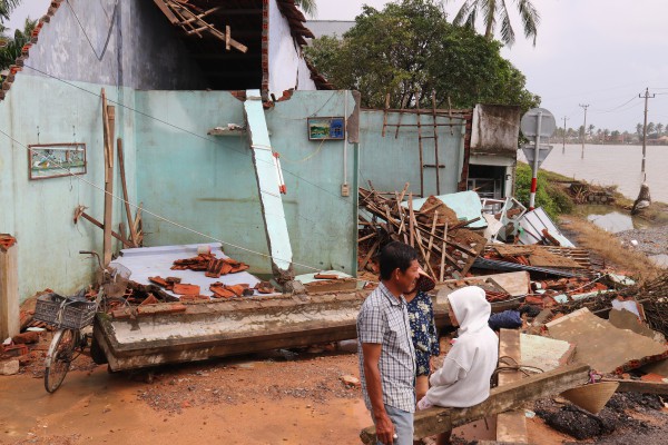 Người rốn lũ Hòa Xuân thở dài: 'Một đêm mà trắng tay hết' Người rốn lũ Hòa Xuân thở dài: 'Một đêm mà trắng tay hết'