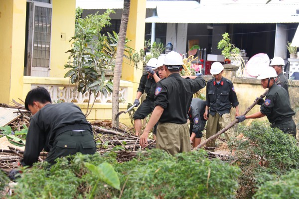 Người rốn lũ Hòa Xuân thở dài: 'Một đêm mà trắng tay hết' Người rốn lũ Hòa Xuân thở dài: 'Một đêm mà trắng tay hết'