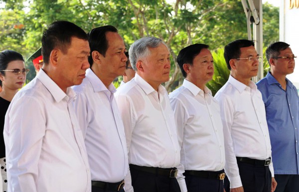 Nguyên Phó thủ tướng trao nhà tình nghĩa cho gia đình người có công ở Đà Nẵng Nguyên Phó thủ tướng trao nhà tình nghĩa cho gia đình người có công ở Đà Nẵng