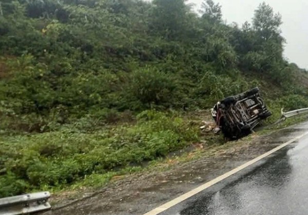 Nguyên nhân vụ tai nạn chết người trên cao tốc Cam Lộ - La Sơn Nguyên nhân vụ tai nạn chết người trên cao tốc Cam Lộ - La Sơn