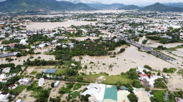 Nha Trang chìm trong biển nước, lũ trên sông Cái tiếp tục dâng cao Nha Trang chìm trong biển nước, lũ trên sông Cái tiếp tục dâng cao