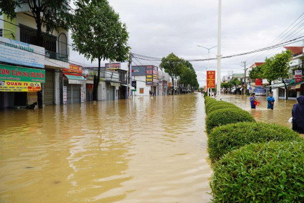 Nha Trang chìm trong biển nước, lũ trên sông Cái tiếp tục dâng cao Nha Trang chìm trong biển nước, lũ trên sông Cái tiếp tục dâng cao