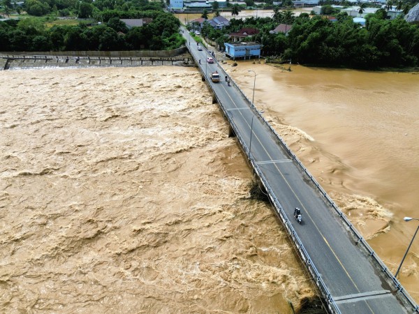 Nha Trang mênh mông biển nước vì lũ chồng lũ Nha Trang mênh mông biển nước vì lũ chồng lũ