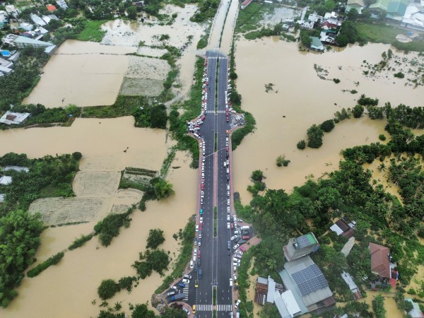 Nha Trang mênh mông biển nước vì lũ chồng lũ Nha Trang mênh mông biển nước vì lũ chồng lũ