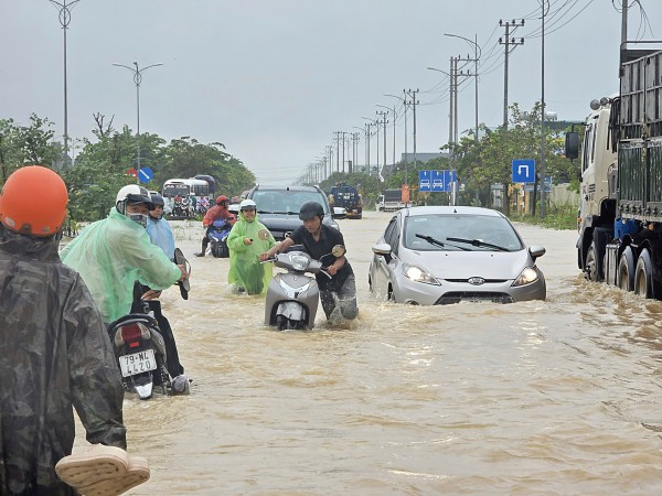 Nha Trang mênh mông biển nước vì lũ chồng lũ Nha Trang mênh mông biển nước vì lũ chồng lũ