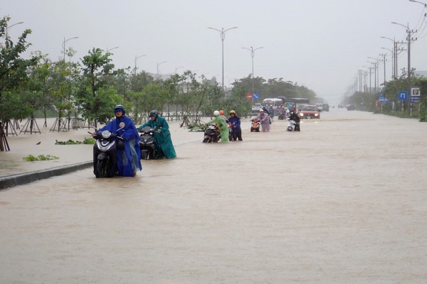 Nha Trang mênh mông biển nước vì lũ chồng lũ Nha Trang mênh mông biển nước vì lũ chồng lũ