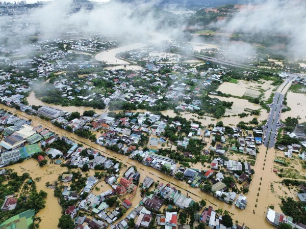 Nha Trang mênh mông biển nước vì lũ chồng lũ Nha Trang mênh mông biển nước vì lũ chồng lũ