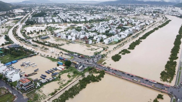 Nha Trang ngập nặng, kênh thoát lũ 'còn trên giấy'