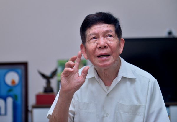 Nhà báo, họa sĩ Lê Đức Tuấn và bức ký họa để đời mừng ngày đất nước thống nhất Nhà báo, họa sĩ Lê Đức Tuấn và bức ký họa để đời mừng ngày đất nước thống nhất