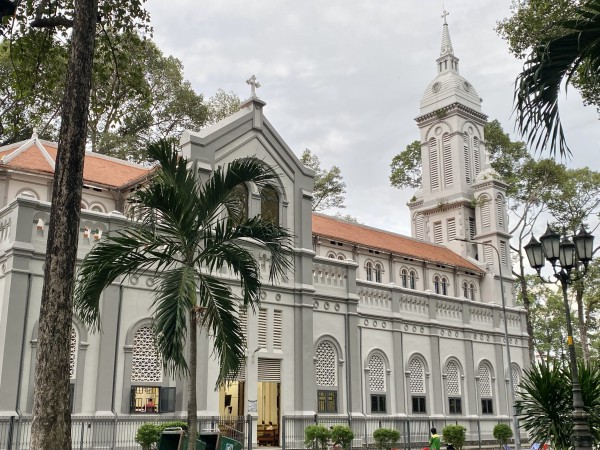 Nhà thờ 103 tuổi trên khu nghĩa trang ở TP.HCM, mang tên thánh nữ bị hỏa thiêu Nhà thờ 103 tuổi trên khu nghĩa trang ở TP.HCM, mang tên thánh nữ bị hỏa thiêu